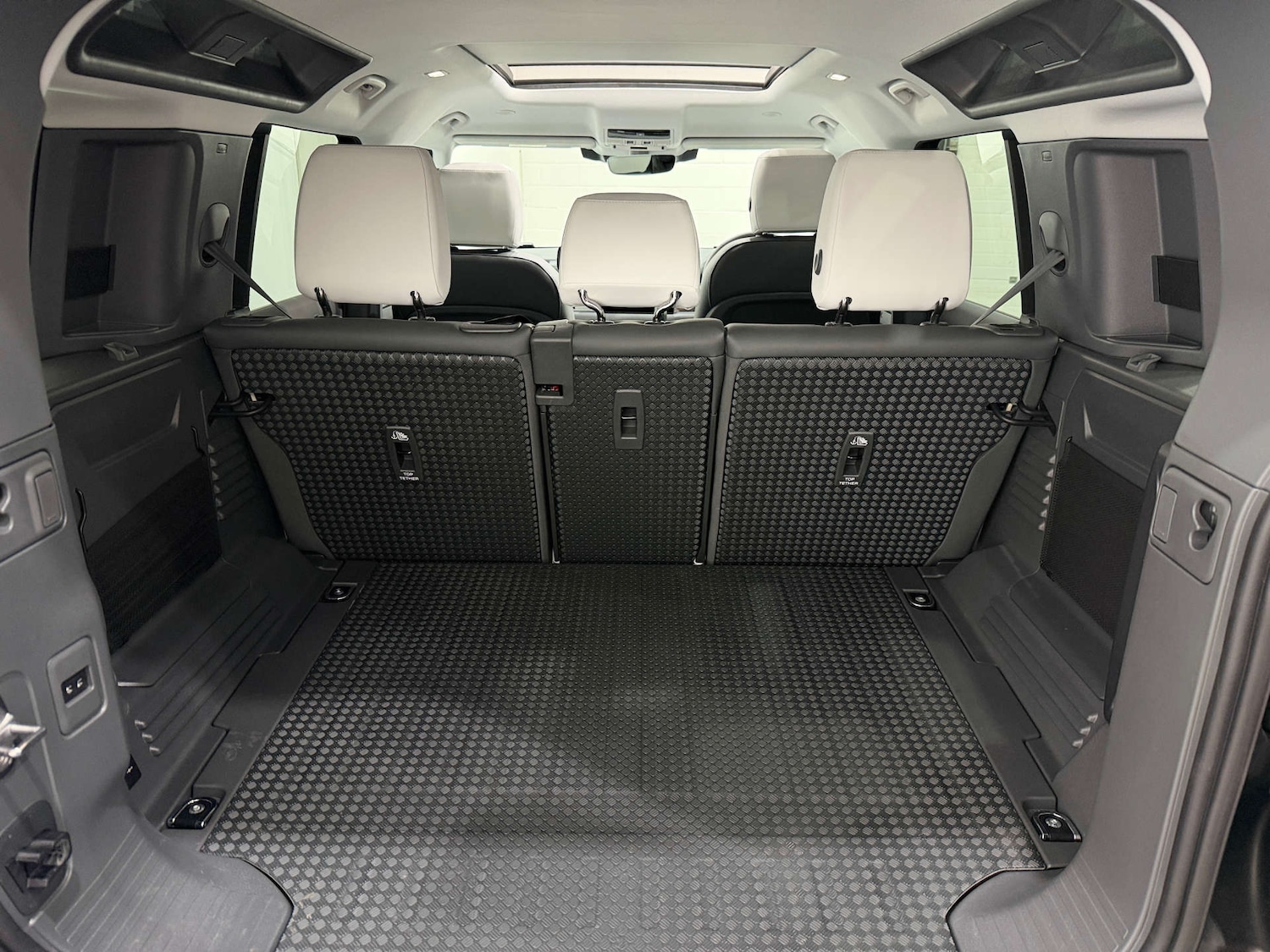 Used Land Rover Defender 2025 for sale - 78011920: Photo 28