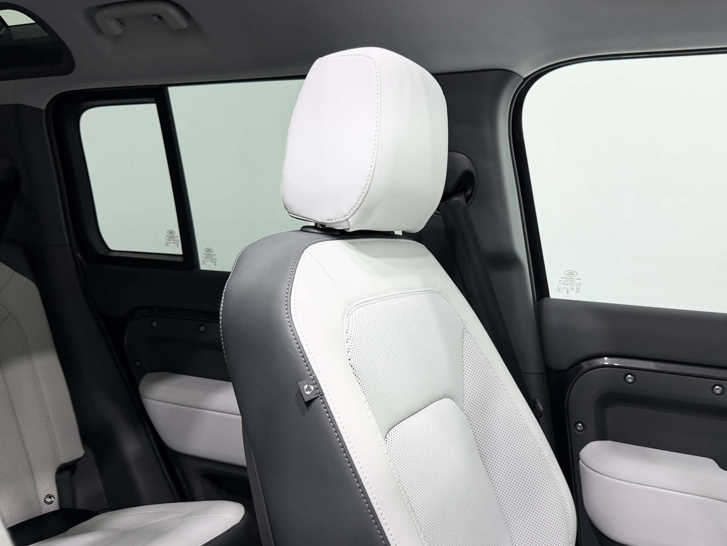 Used Land Rover Defender 2025 for sale - 78011920: Photo 42