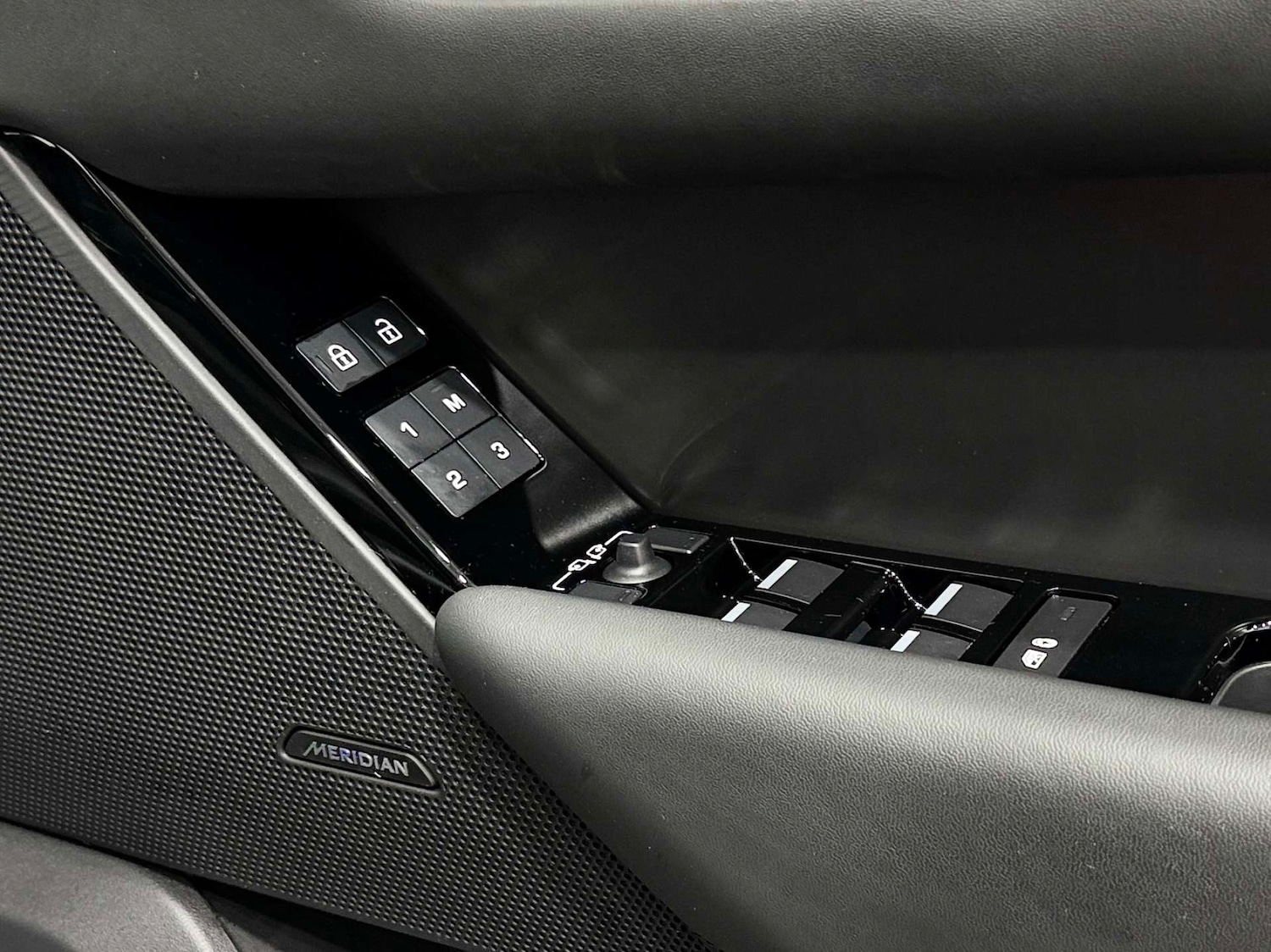 Used Land Rover Range Rover Velar 2023 for sale - 77833902: Photo 37