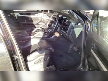 Used Porsche Cayenne 2023 for sale - 76957018: Photo