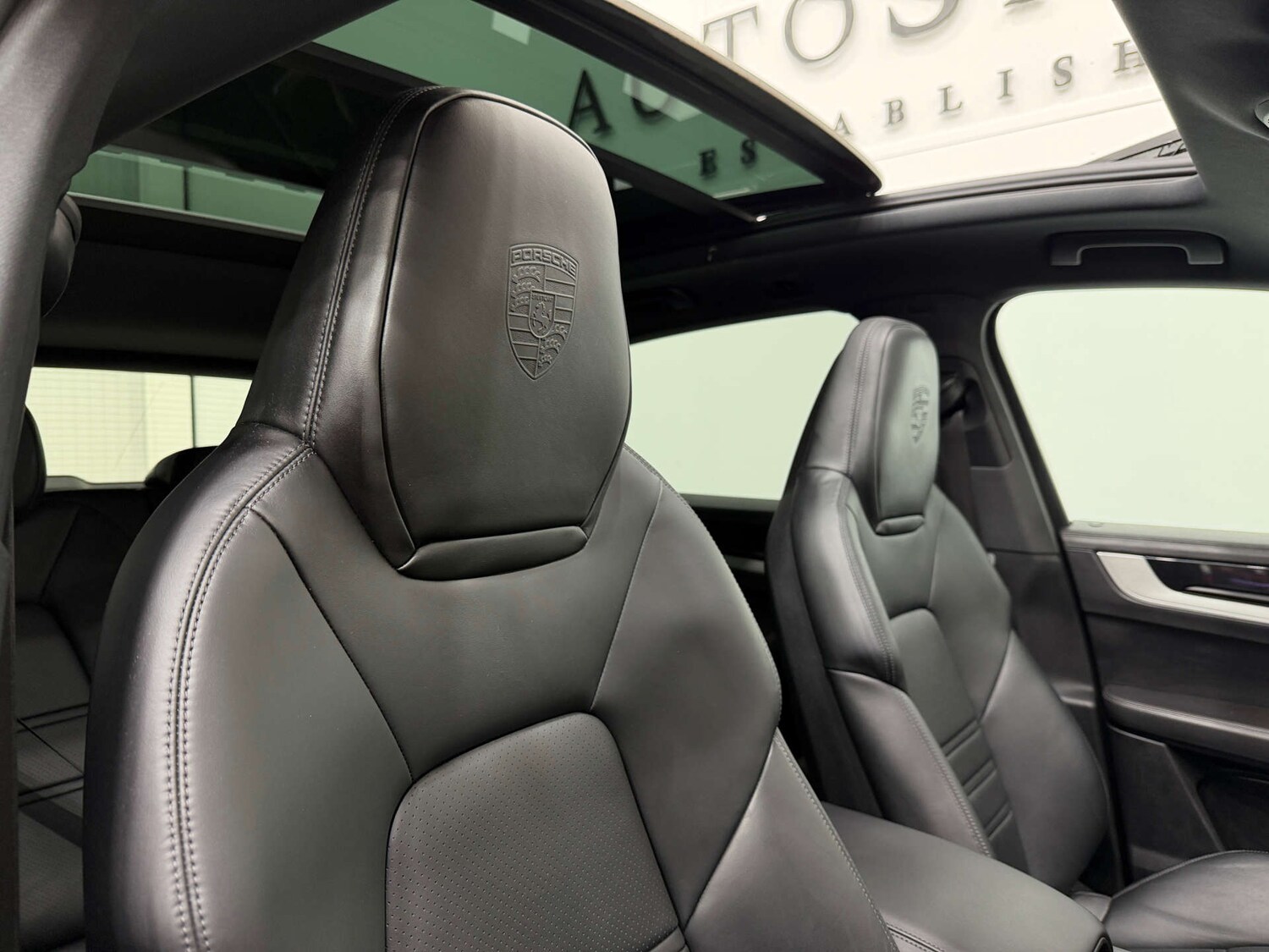 Used Porsche Cayenne 2023 for sale - 76957018: Photo 44