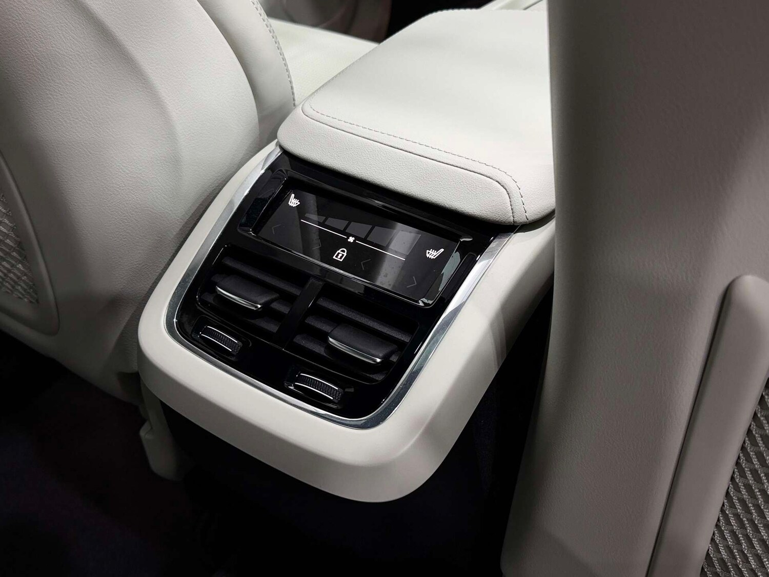 Used Volvo XC60 2021 for sale - 76581910: Photo 17