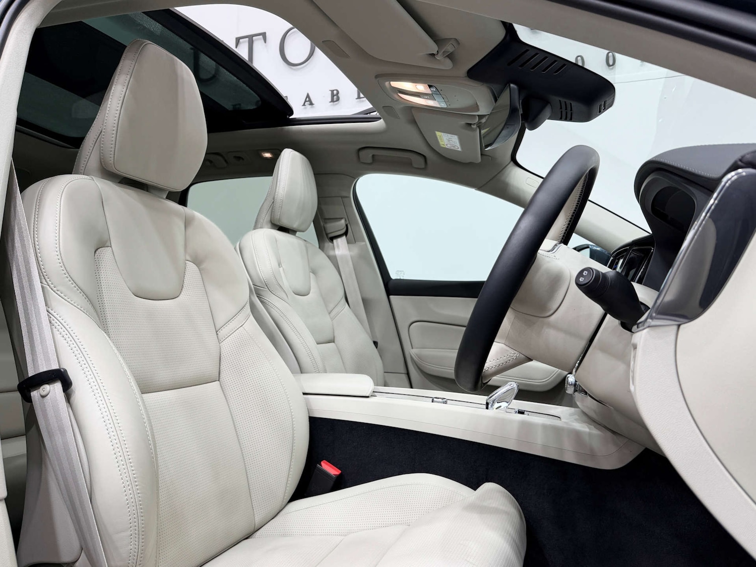 Used Volvo XC60 2021 for sale - 76581910: Photo 2