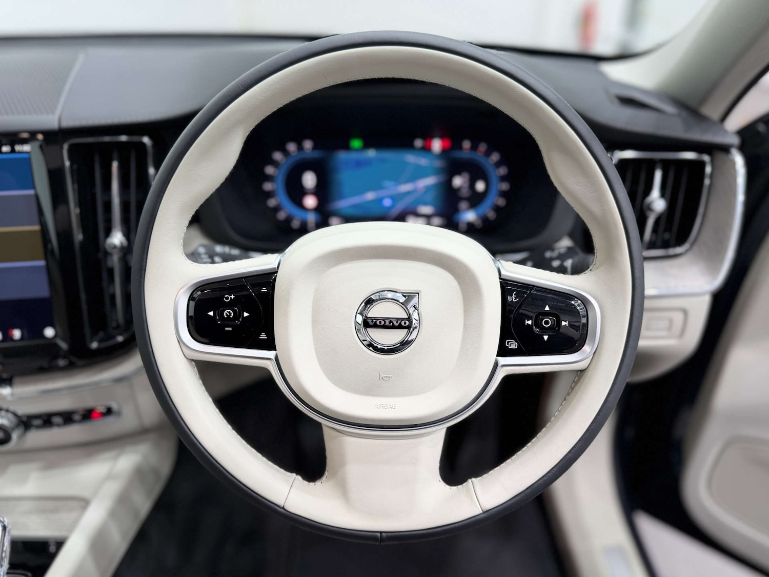 Used Volvo XC60 2021 for sale - 76581910: Photo 24