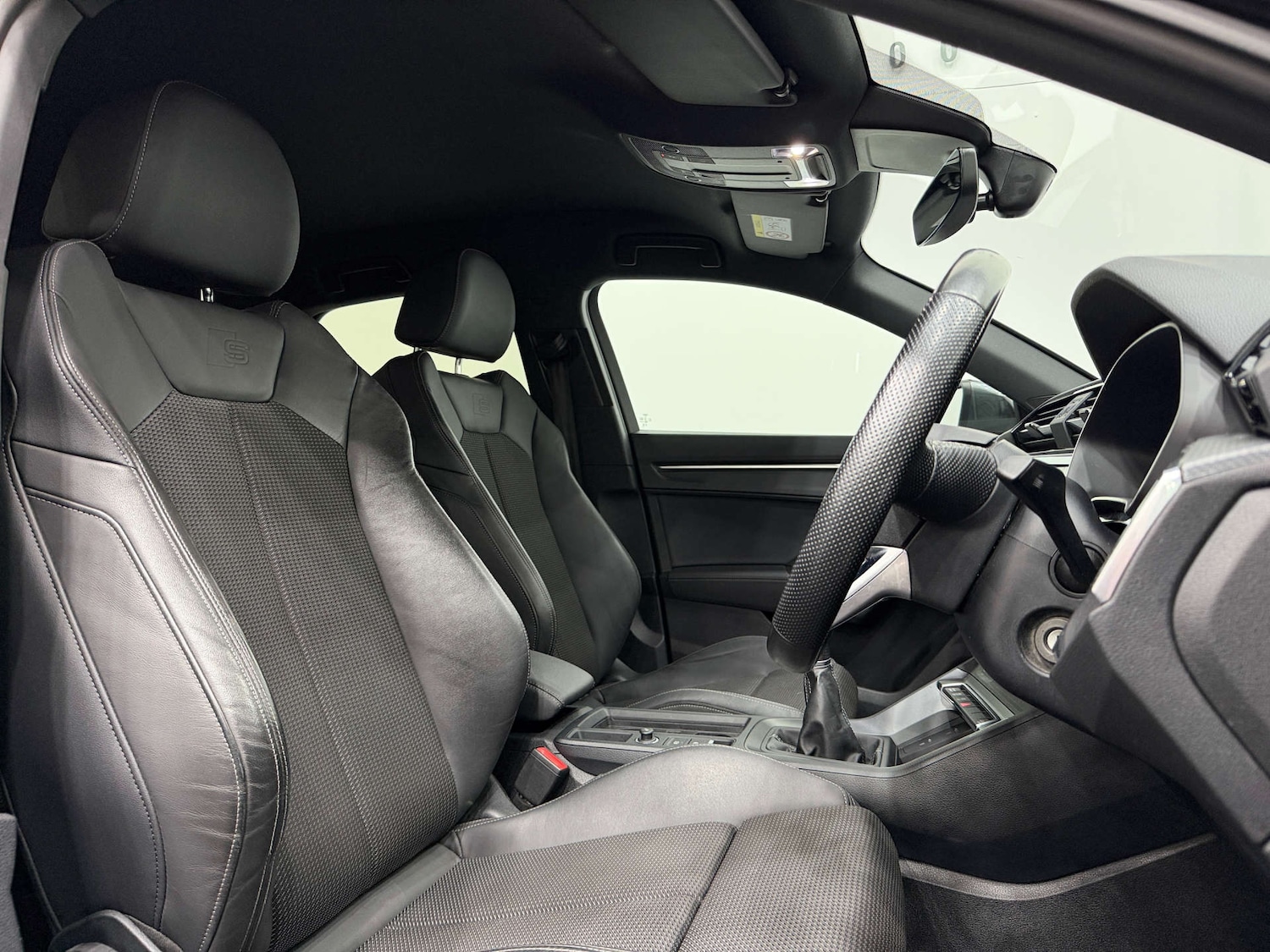 Used Audi Q3 2023 for sale - 77170353: Photo 2