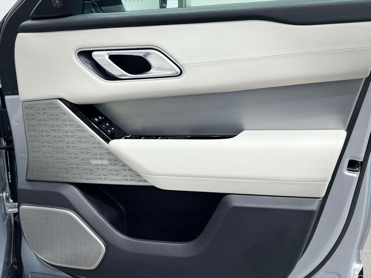 Used Land Rover Range Rover Velar 2022 for sale - 76076567: Photo 35