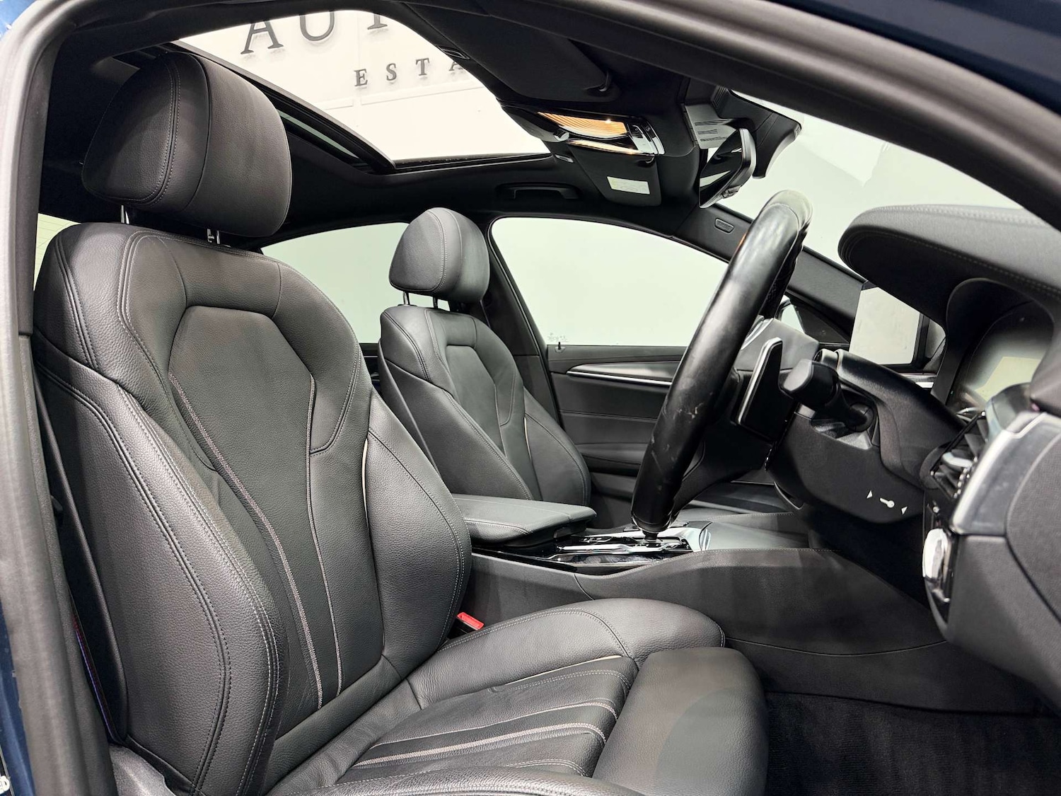 Used BMW 5 Series 2022 for sale - 77403463: Photo 2