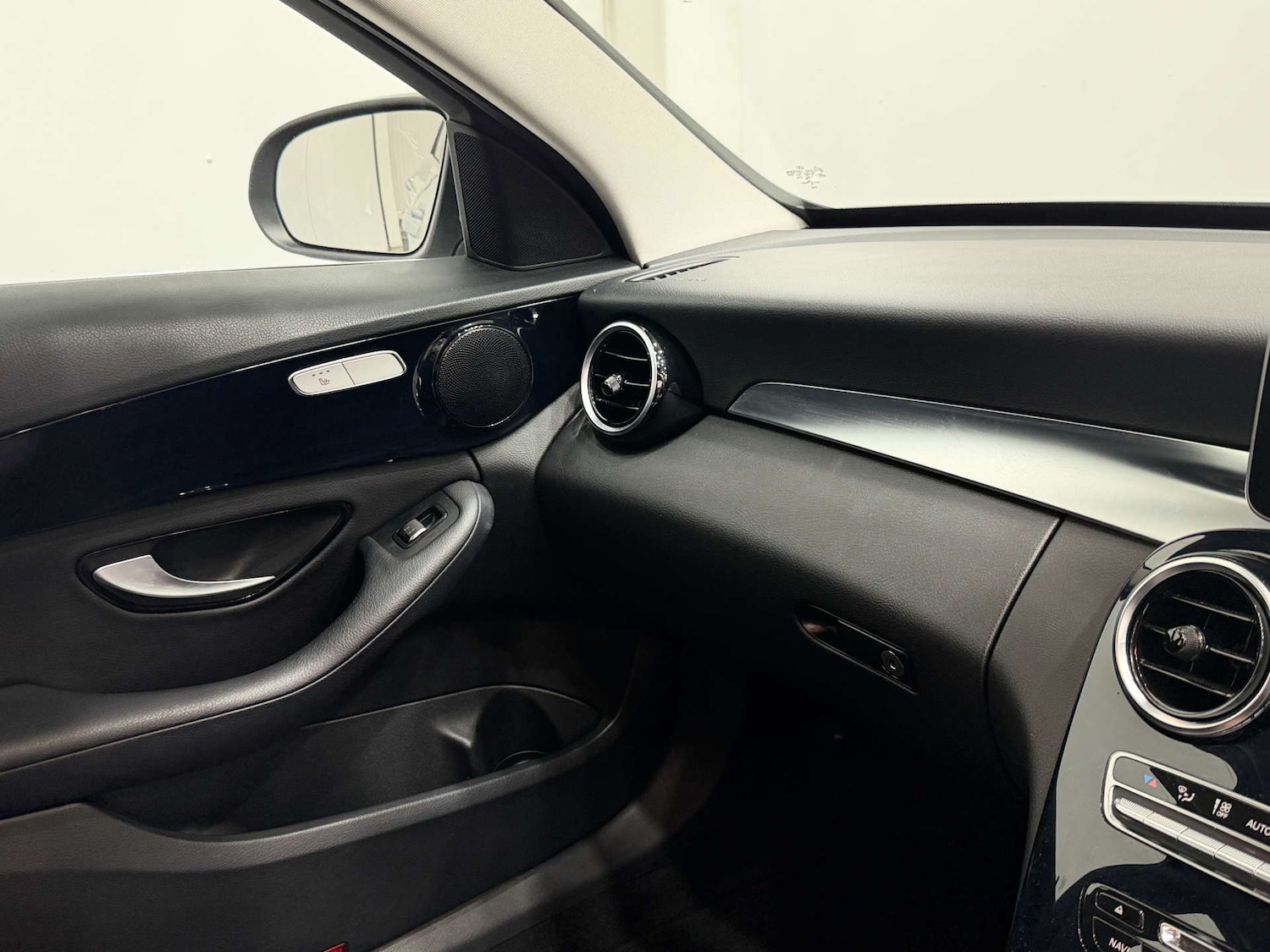 Used Mercedes-Benz C Class 2017 for sale - 76547243: Photo 33