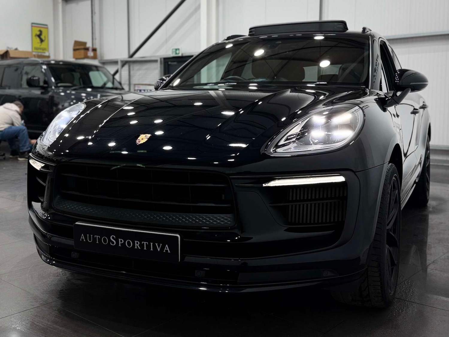 Used Porsche Macan 2021 for sale - 76354278: Photo 11