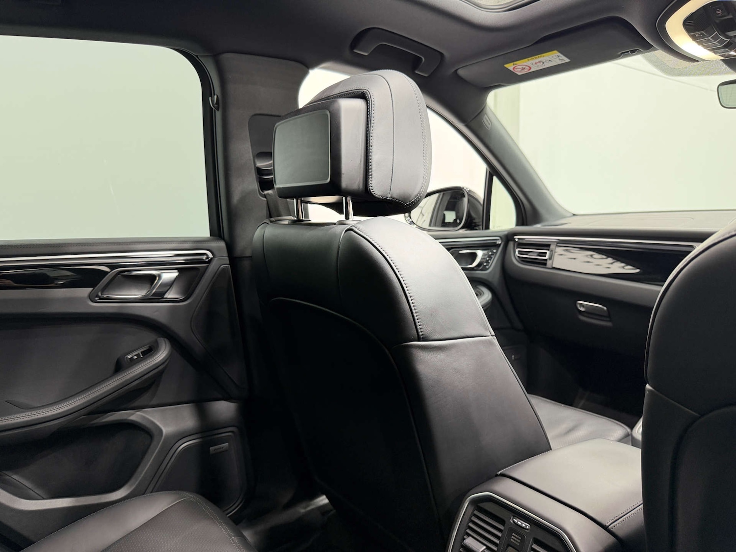 Used Porsche Macan 2021 for sale - 76354278: Photo 18