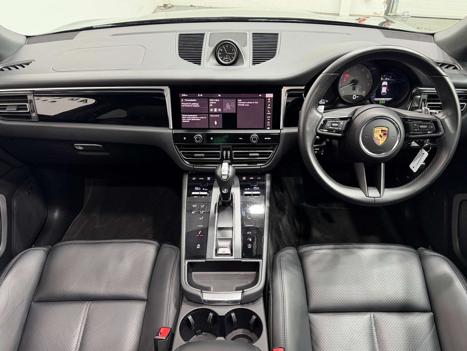 Used Porsche Macan 2021 for sale - 76354278: Photo 21