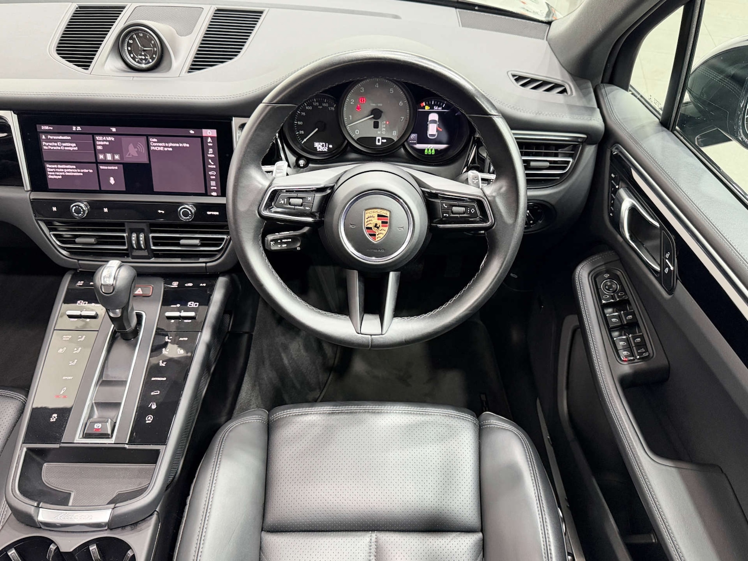 Used Porsche Macan 2021 for sale - 76354278: Photo 22