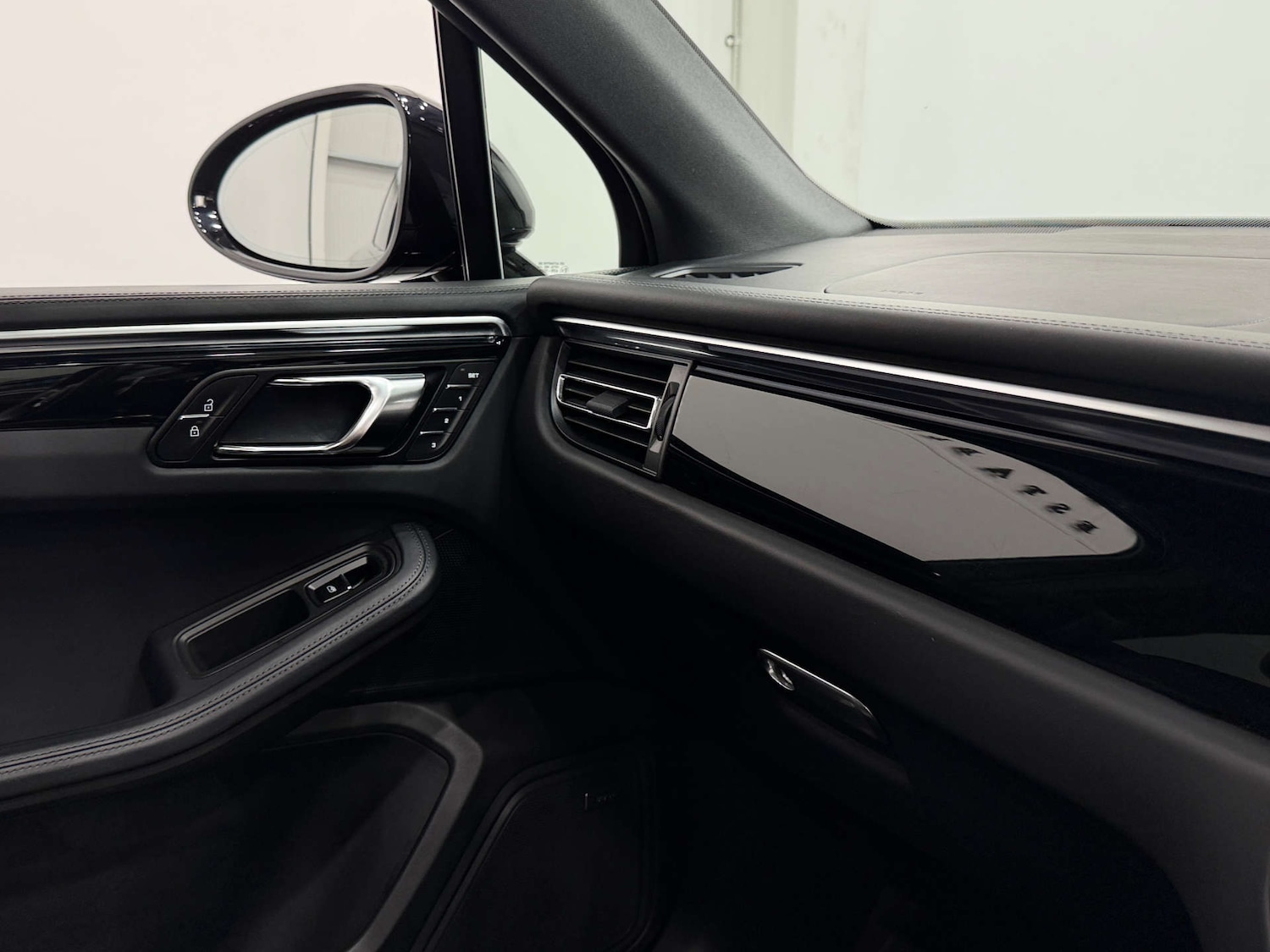 Used Porsche Macan 2021 for sale - 76354278: Photo 36