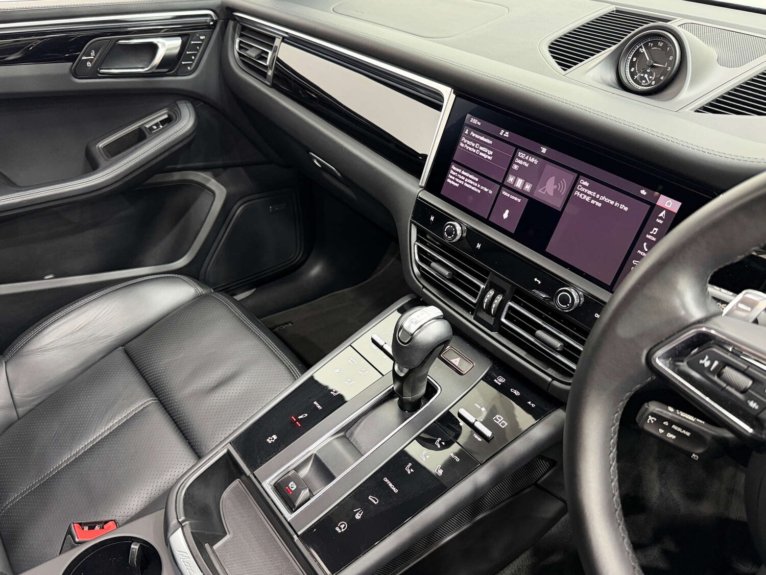 Used Porsche Macan 2021 for sale - 76354278: Photo 43