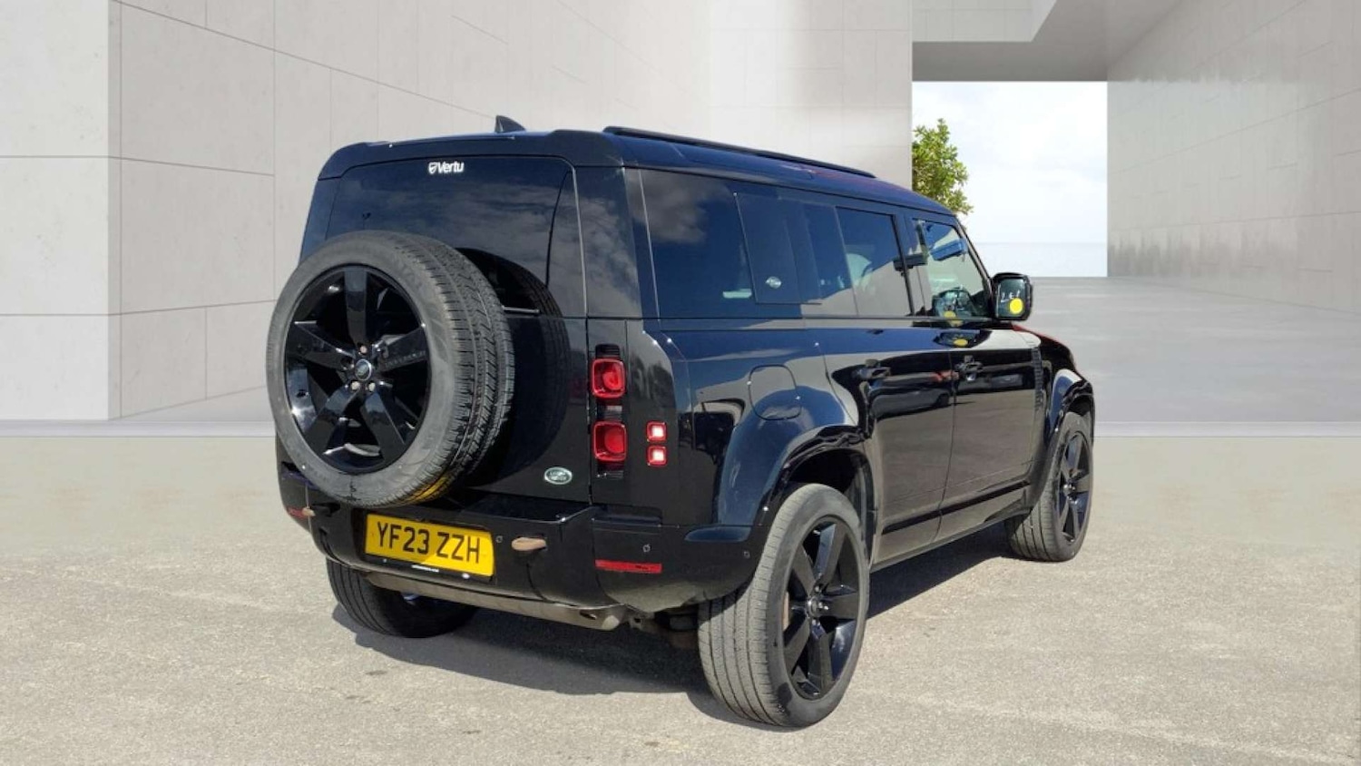 Used Land Rover Defender 2023 for sale - 78201076: Photo 2