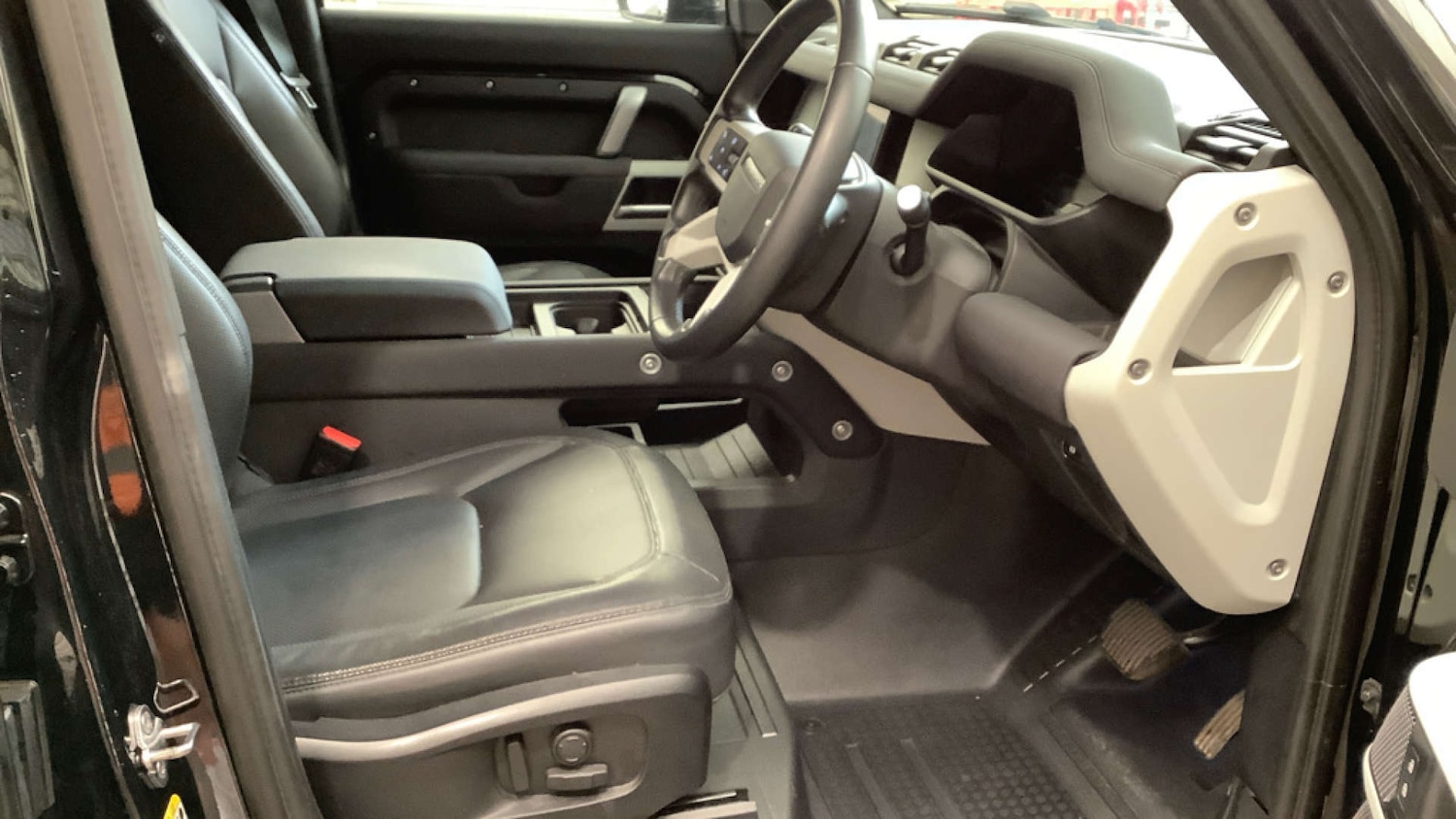 Used Land Rover Defender 2023 for sale - 78201076: Photo 4