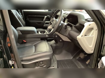 Used Land Rover Defender 2023 for sale - 78201076: Photo