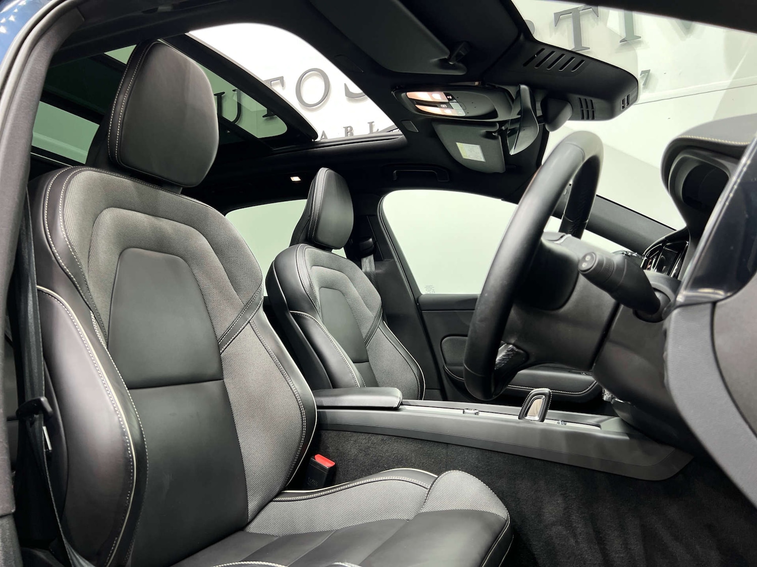 Used Volvo XC60 2021 for sale - 76277537: Photo 2