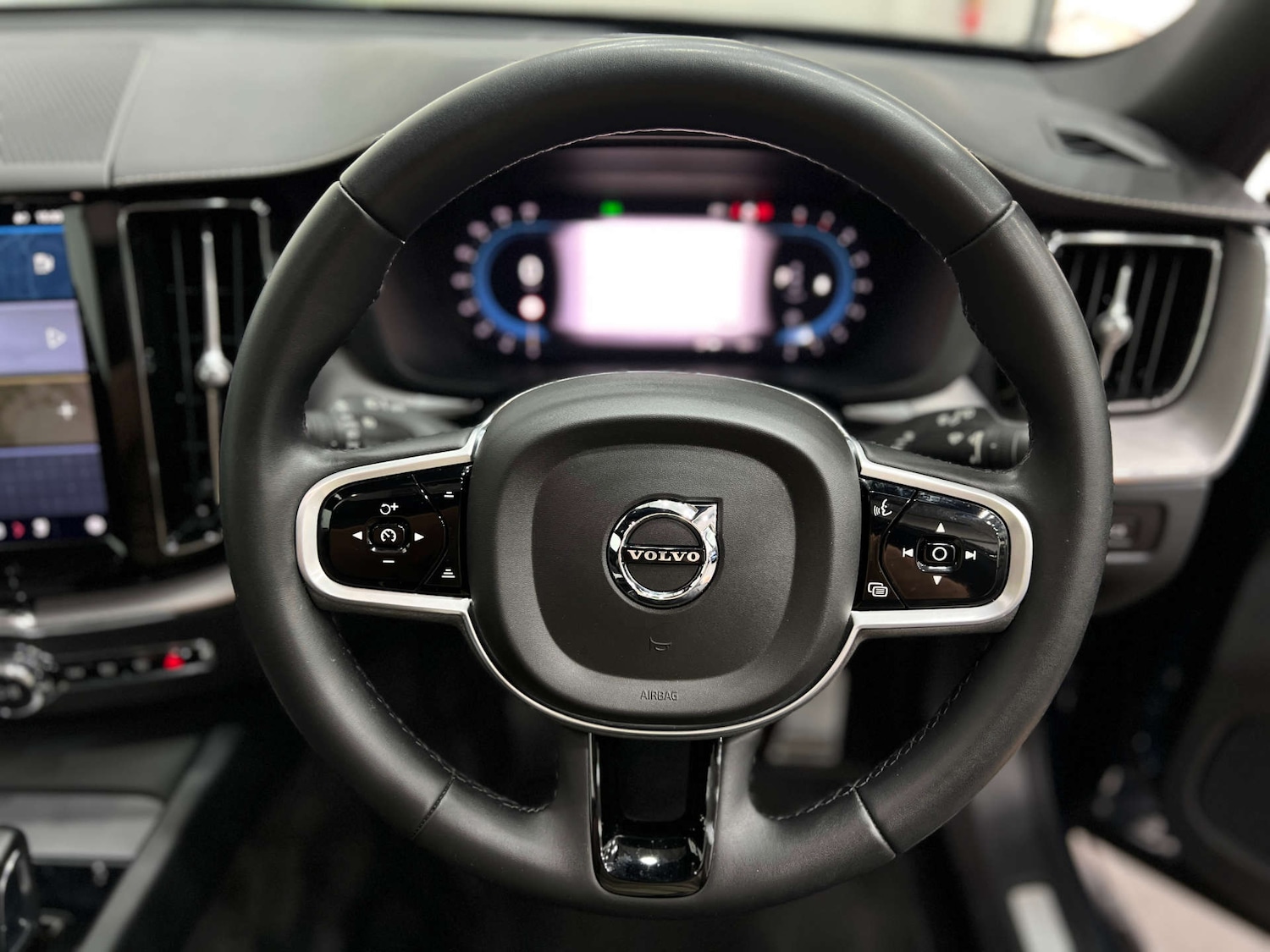 Used Volvo XC60 2021 for sale - 76277537: Photo 21