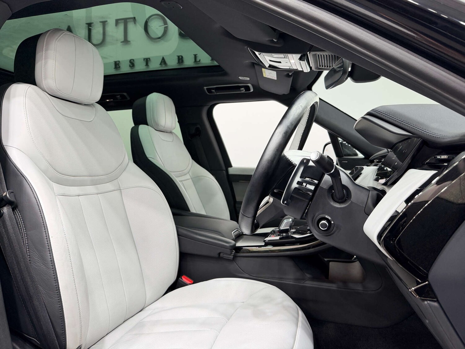 Used Land Rover Range Rover Sport 2022 for sale - 76739849: Photo 2