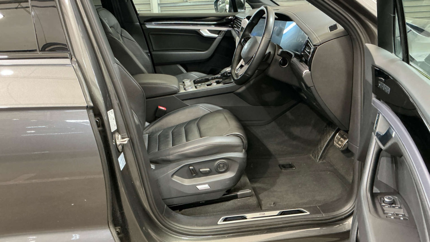 Used Volkswagen Touareg 2022 for sale - 78106721: Photo 2