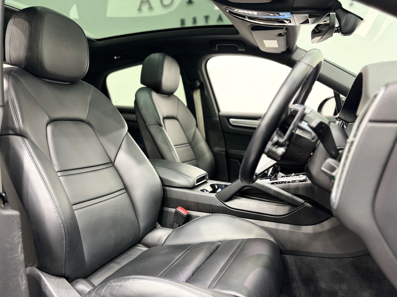 Used Porsche Cayenne 2022 for sale - 76301990: Photo 2