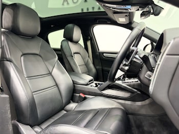 Used Porsche Cayenne 2022 for sale - 76301990: Photo