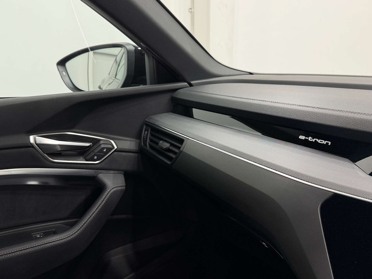 Used Audi Q8 e-tron 2024 for sale - 77765738: Photo 37