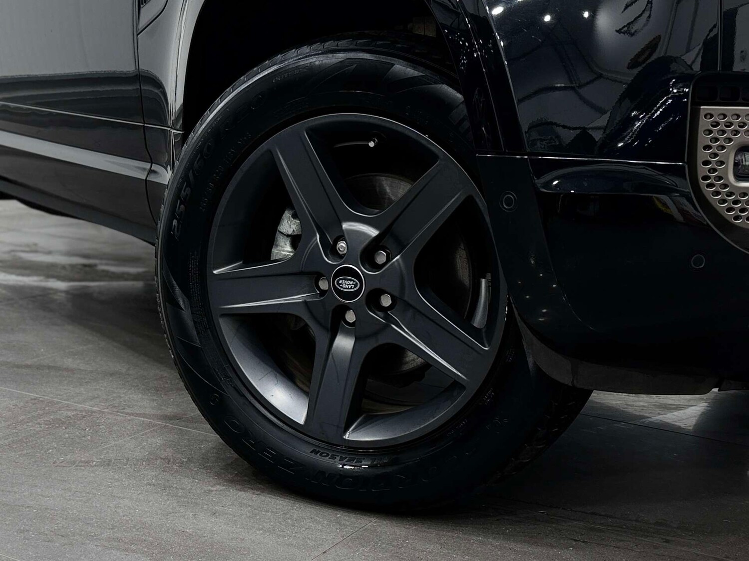 Used Land Rover Defender 2022 for sale - 76422531: Photo 13