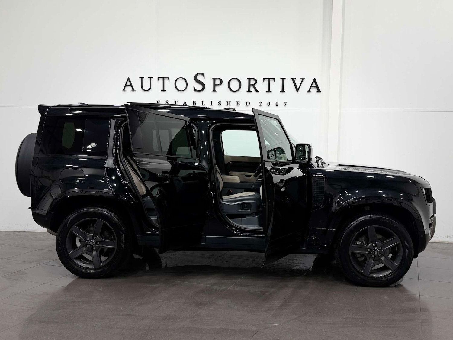 Used Land Rover Defender 2022 for sale - 76422531: Photo 15