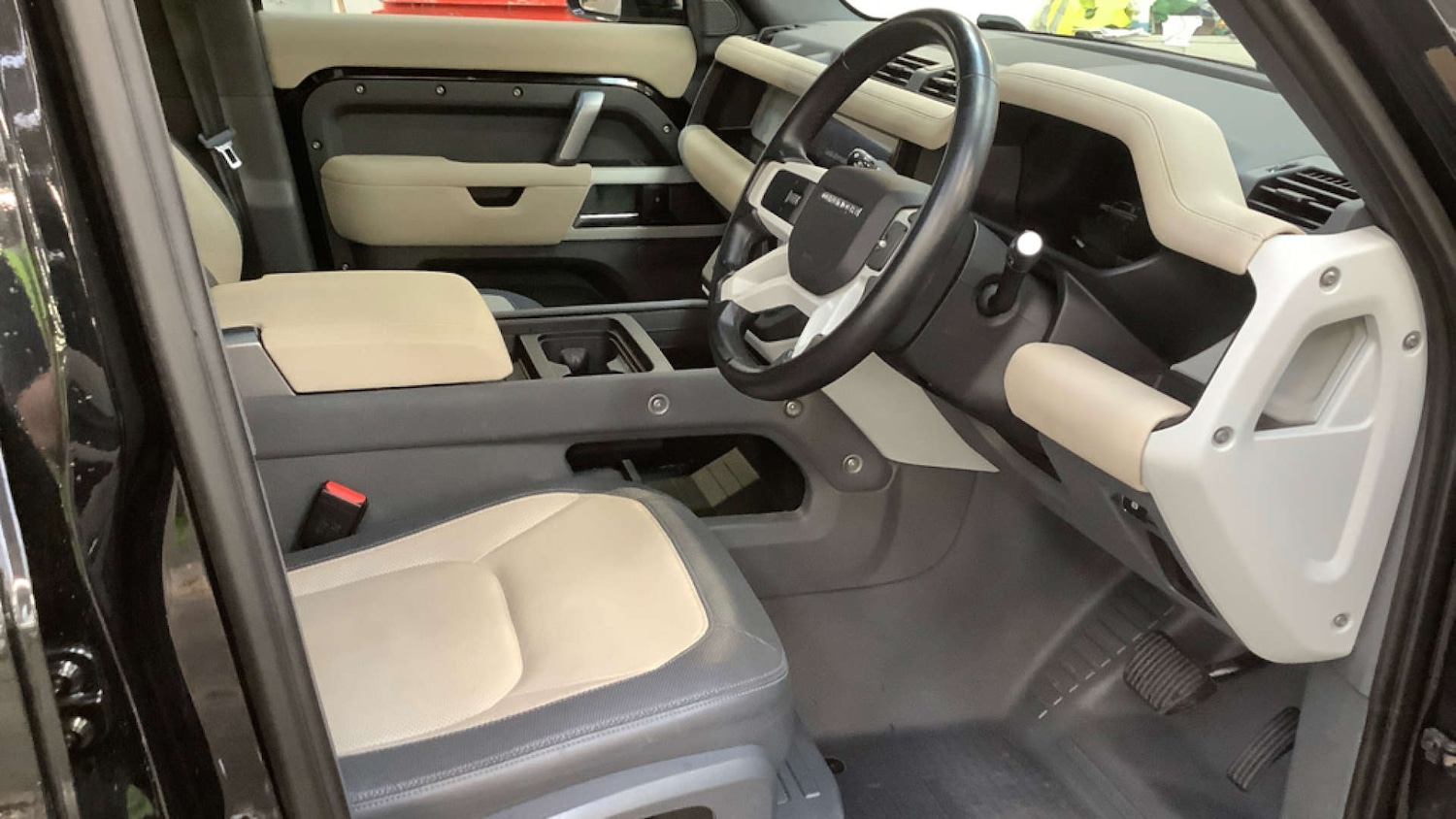 Used Land Rover Defender 2022 for sale - 76422531: Photo 2