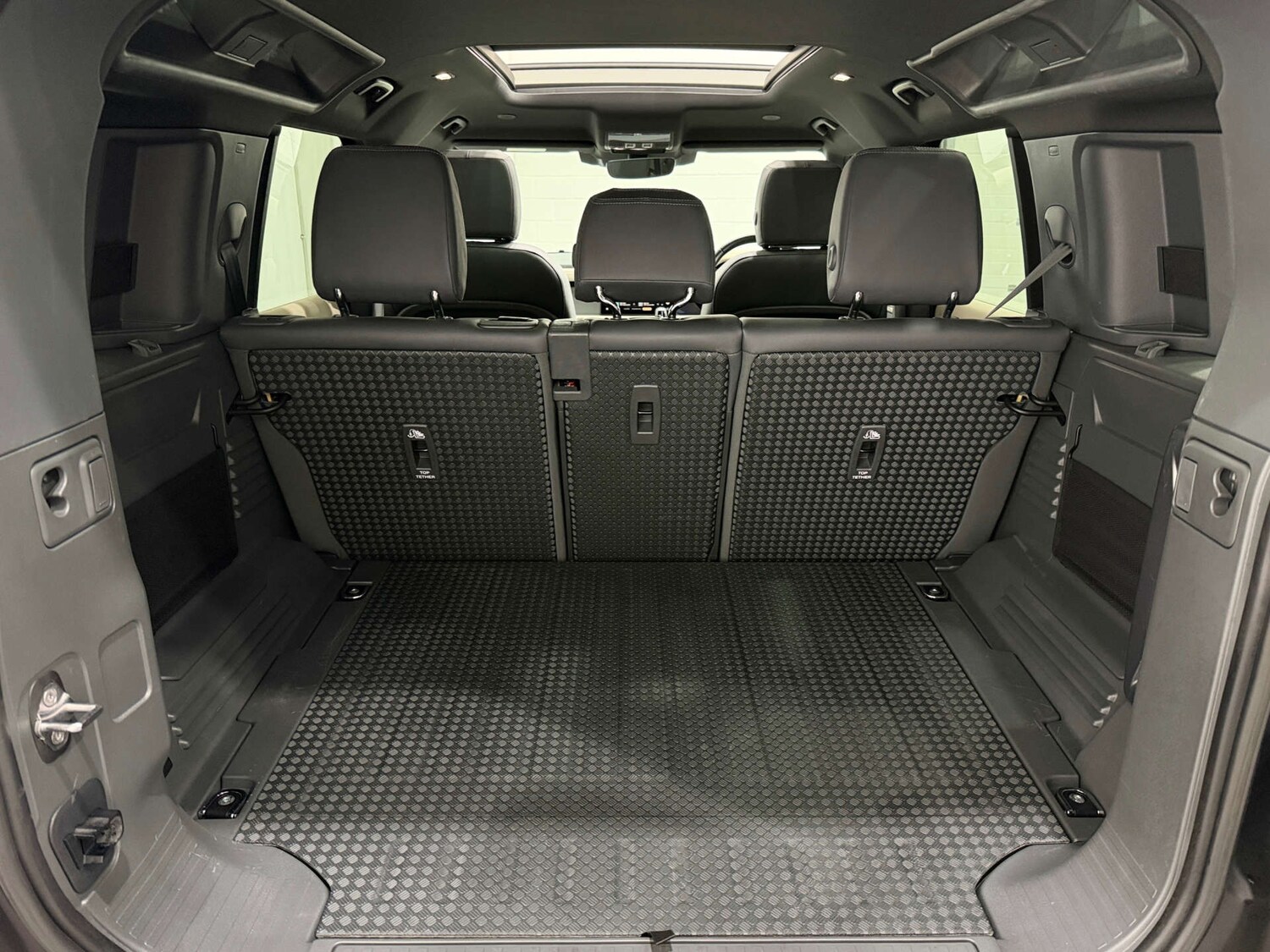 Used Land Rover Defender 2022 for sale - 76422531: Photo 31