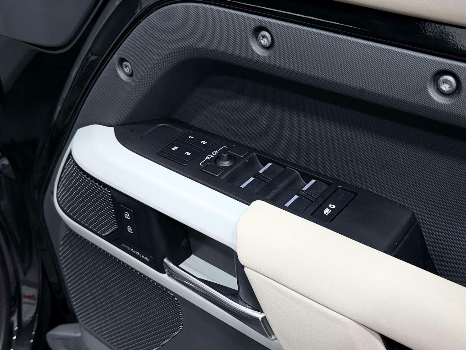 Used Land Rover Defender 2022 for sale - 76422531: Photo 41