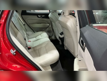 Used Volvo XC60 2021 for sale - 76197232: Photo 2