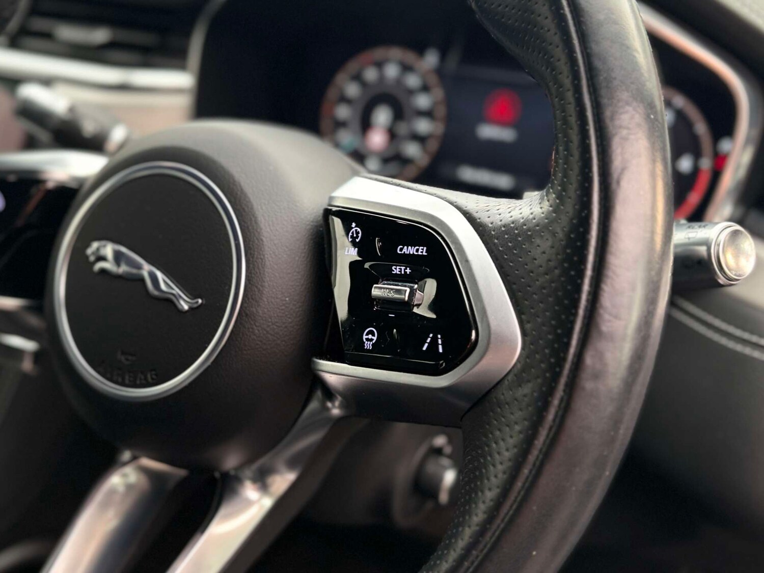 Used Jaguar F-Pace 2021 for sale - 77469856: Photo 11