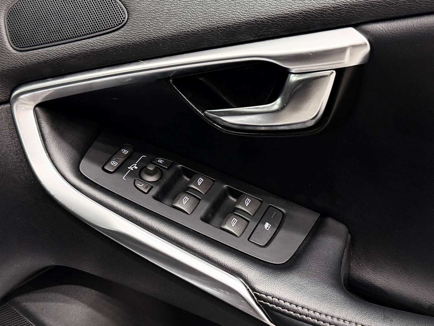 Used Volvo V40 2018 for sale - 77422812: Photo 35