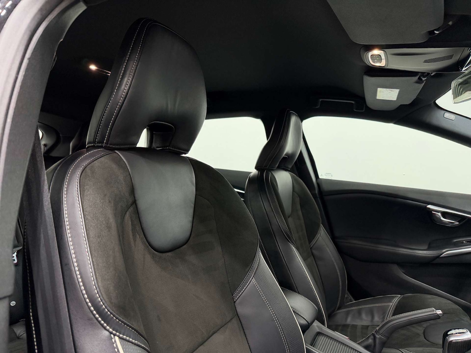 Used Volvo V40 2018 for sale - 77422812: Photo 36