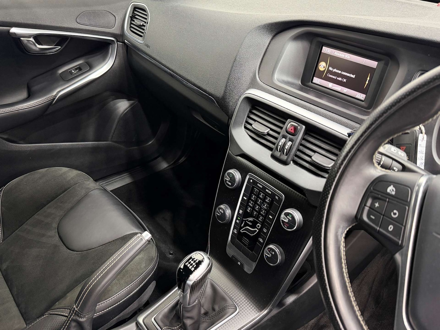 Used Volvo V40 2018 for sale - 77422812: Photo 39