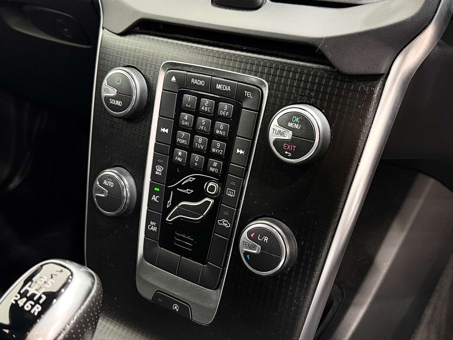 Used Volvo V40 2018 for sale - 77422812: Photo 42