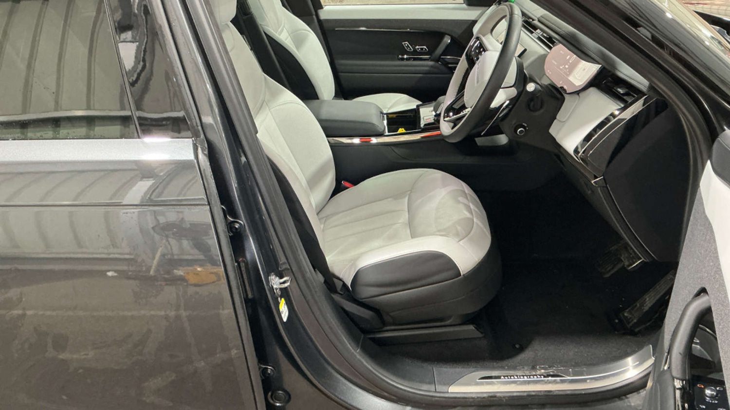 Used Land Rover Range Rover Sport 2023 for sale - 77609385: Photo 2