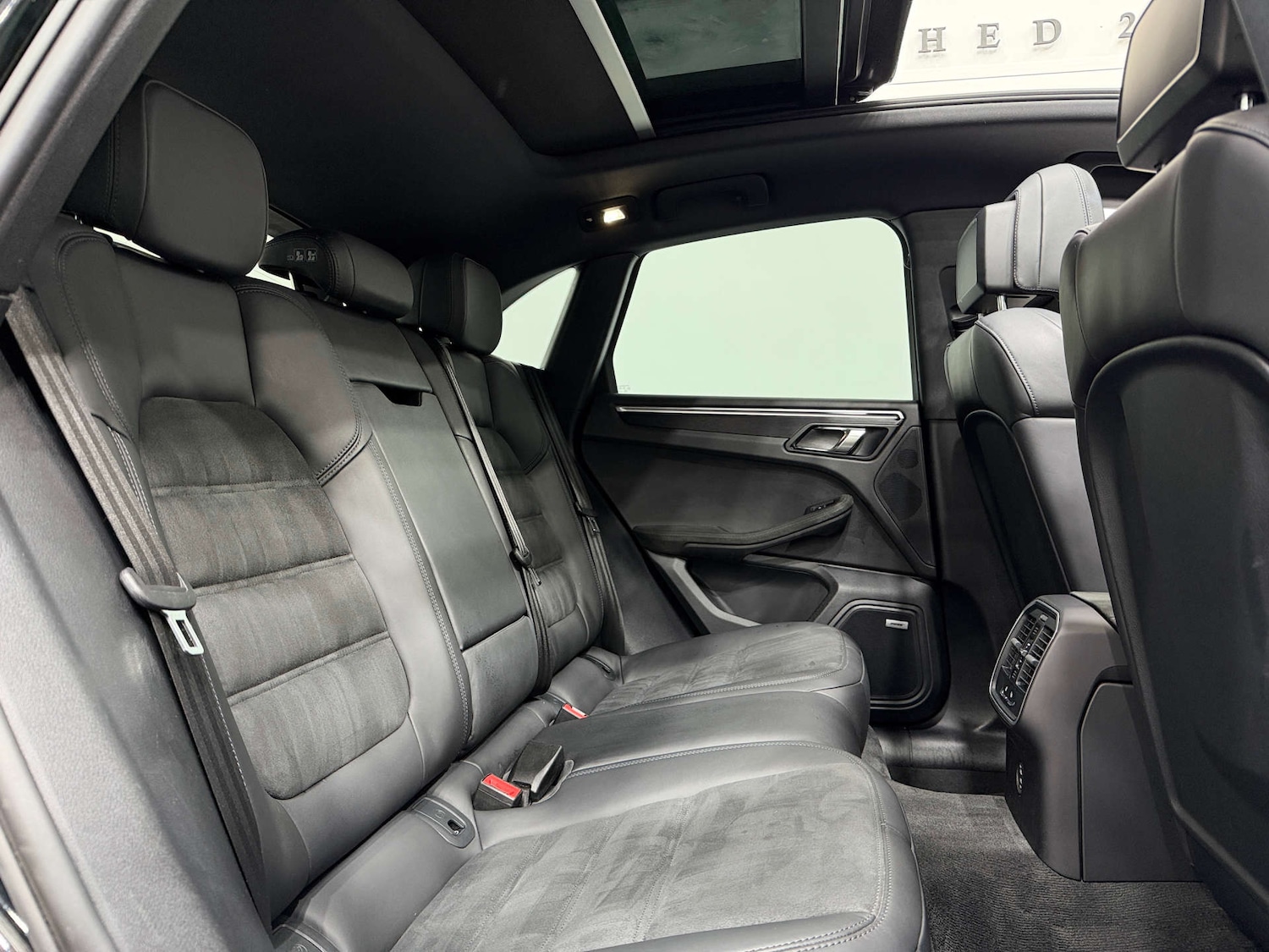 Used Porsche Macan 2022 for sale - 76910572: Photo 16