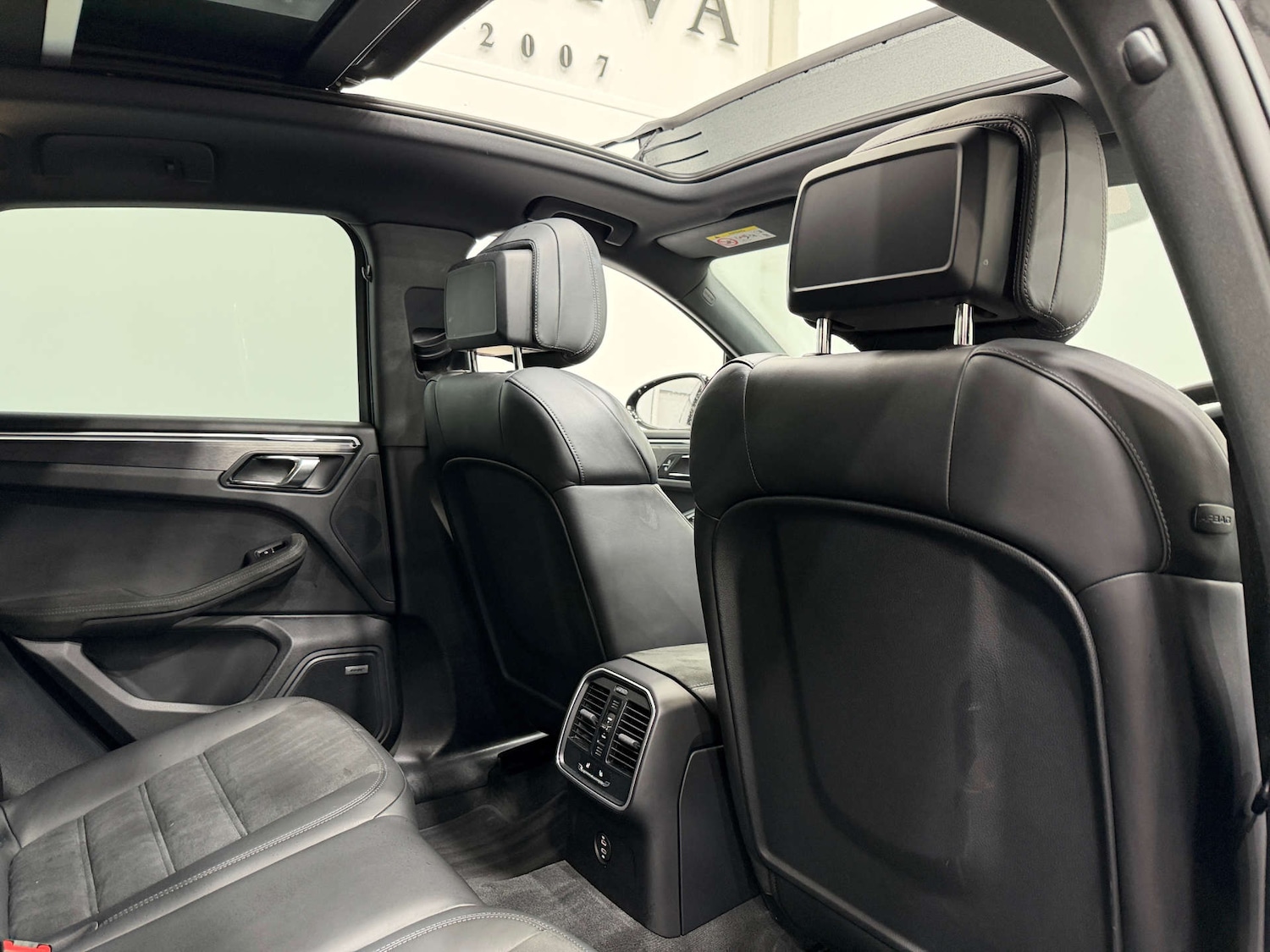 Used Porsche Macan 2022 for sale - 76910572: Photo 19