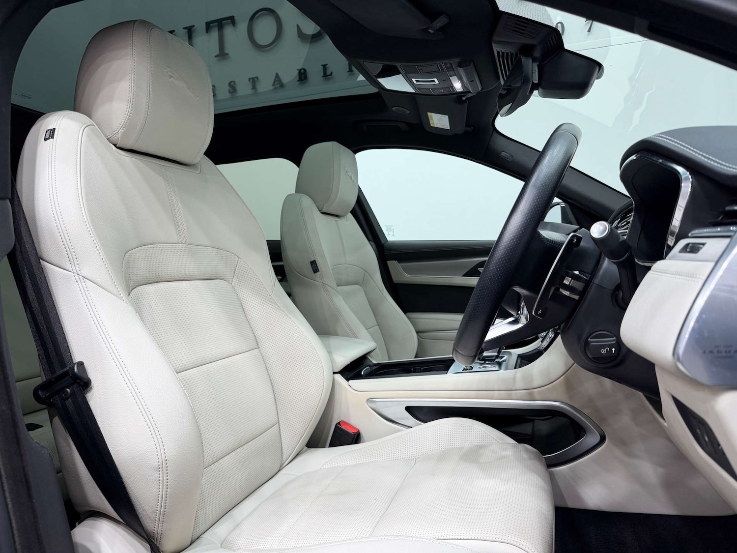 Used Jaguar F-Pace 2023 for sale - 77833938: Photo 2