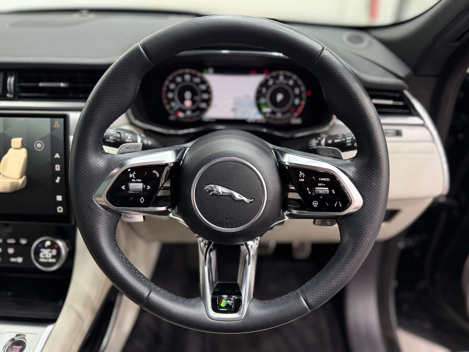 Used Jaguar F-Pace 2023 for sale - 77833938: Photo 24