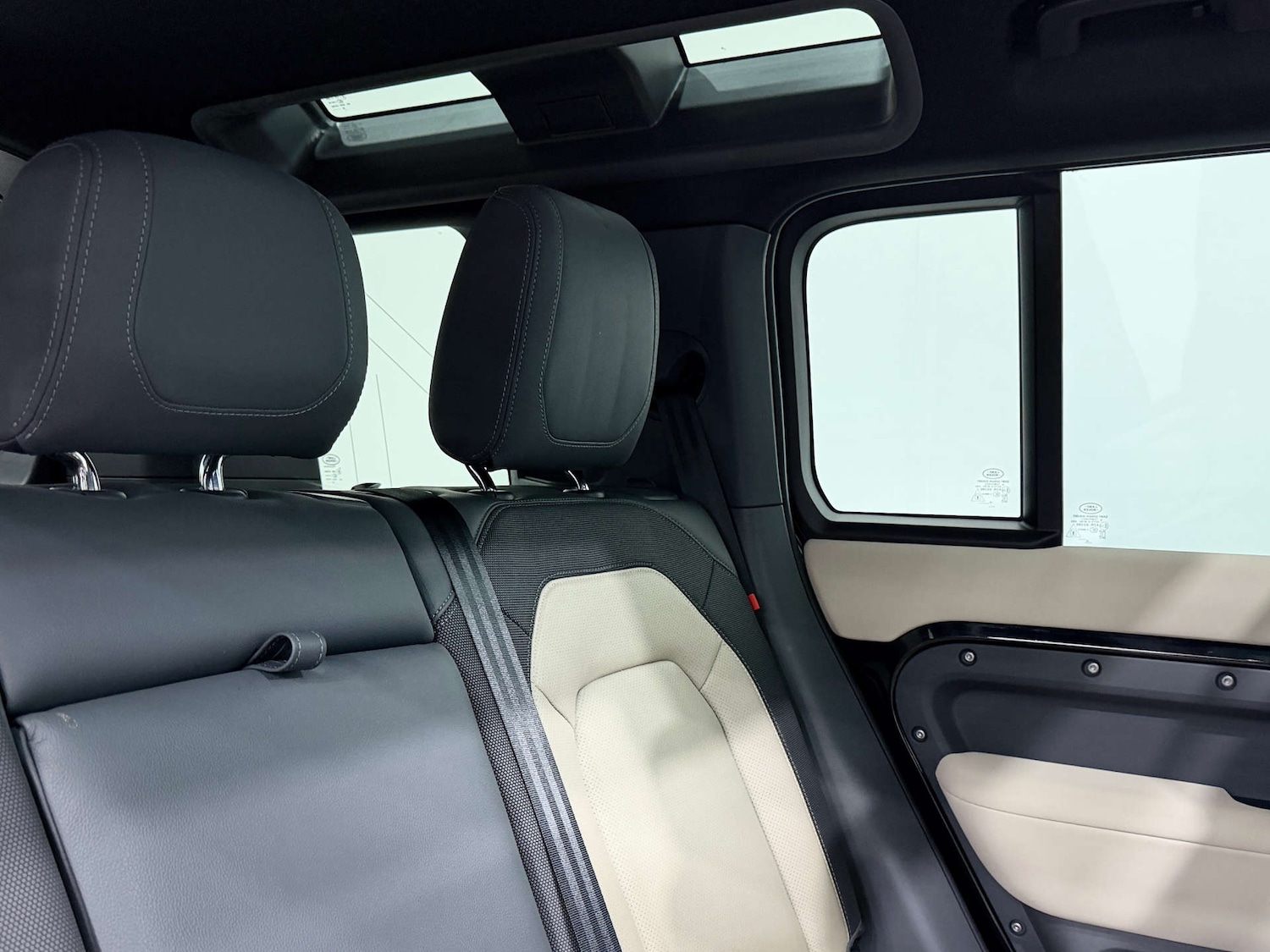 Used Land Rover Defender 2022 for sale - 77833881: Photo 17