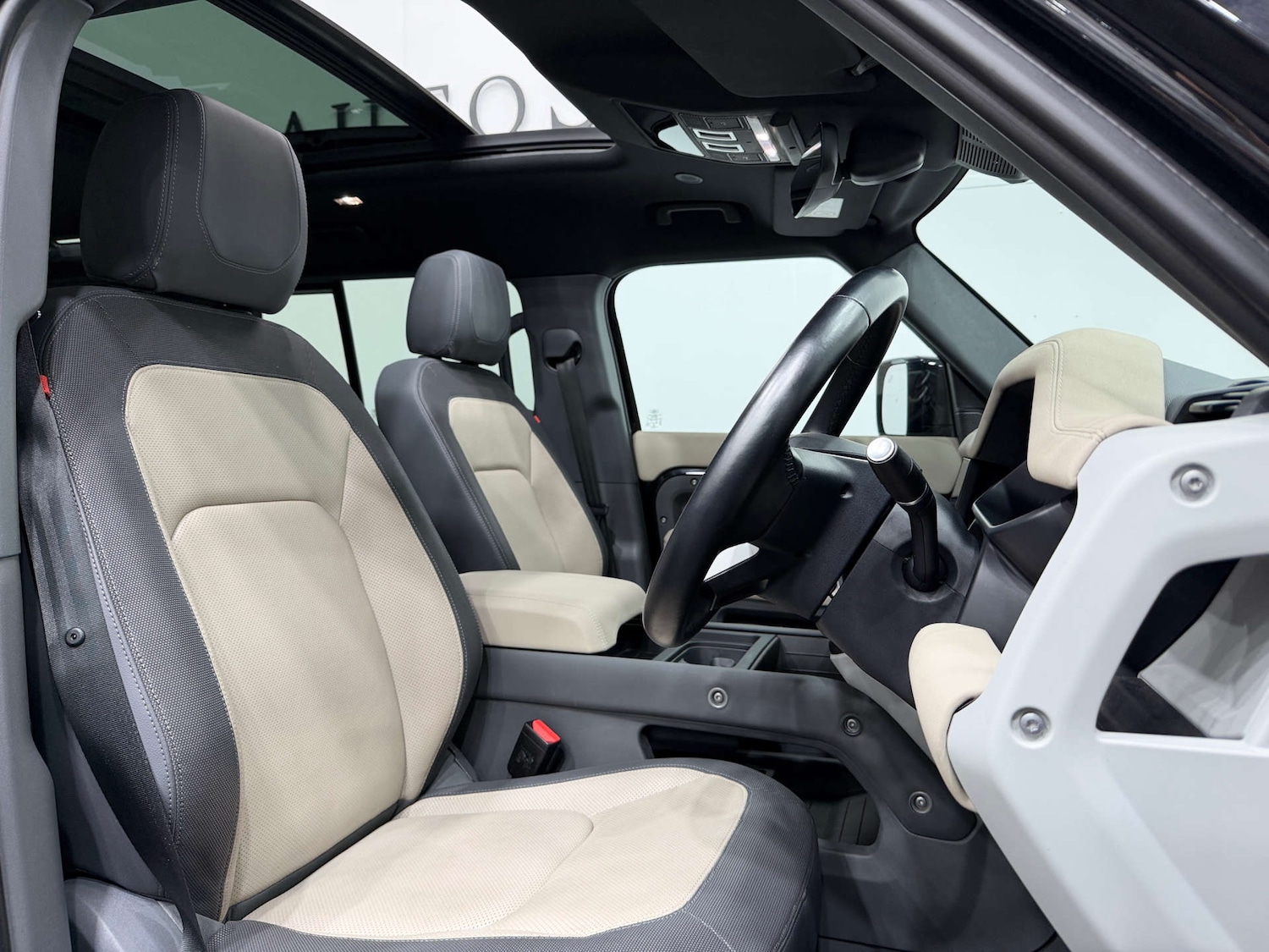 Used Land Rover Defender 2022 for sale - 77833881: Photo 2