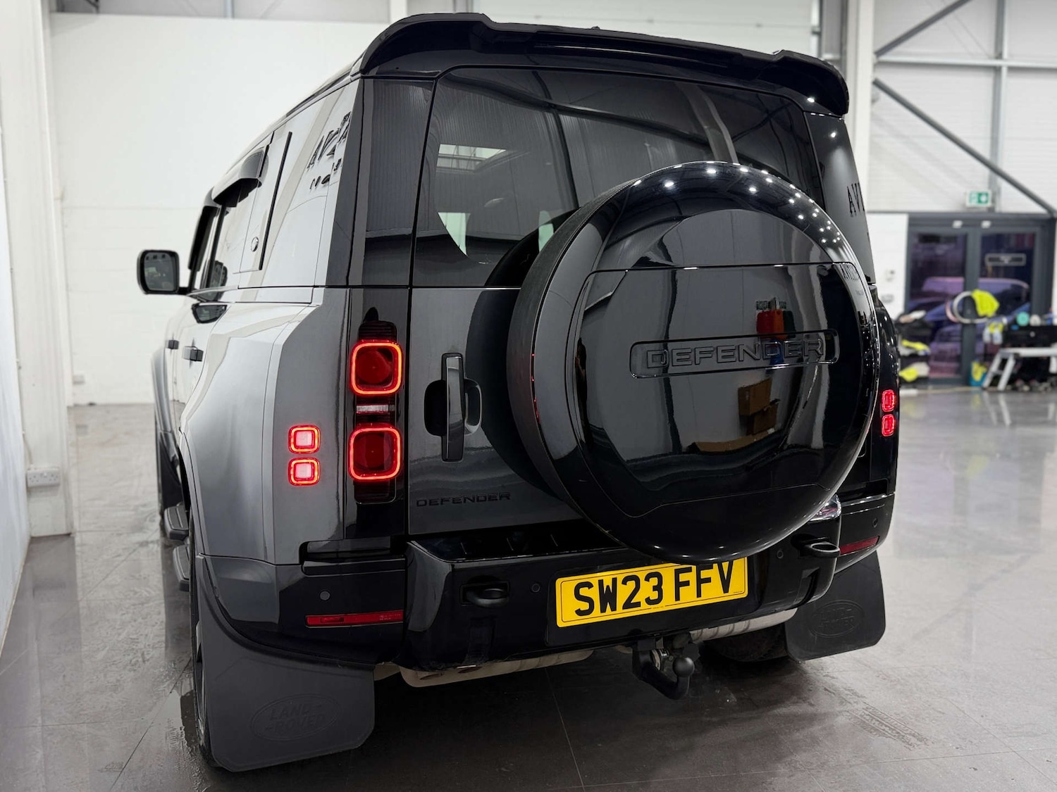 Used Land Rover Defender 2023 for sale - 77833920: Photo 11
