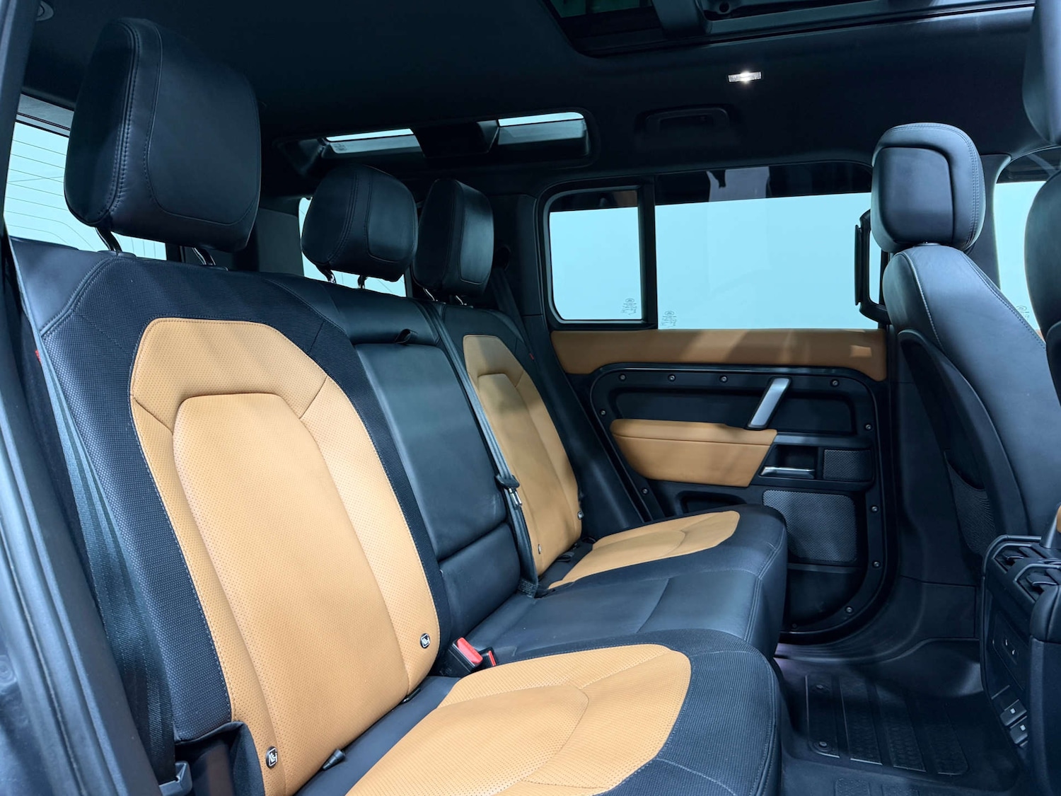 Used Land Rover Defender 2023 for sale - 77833920: Photo 16