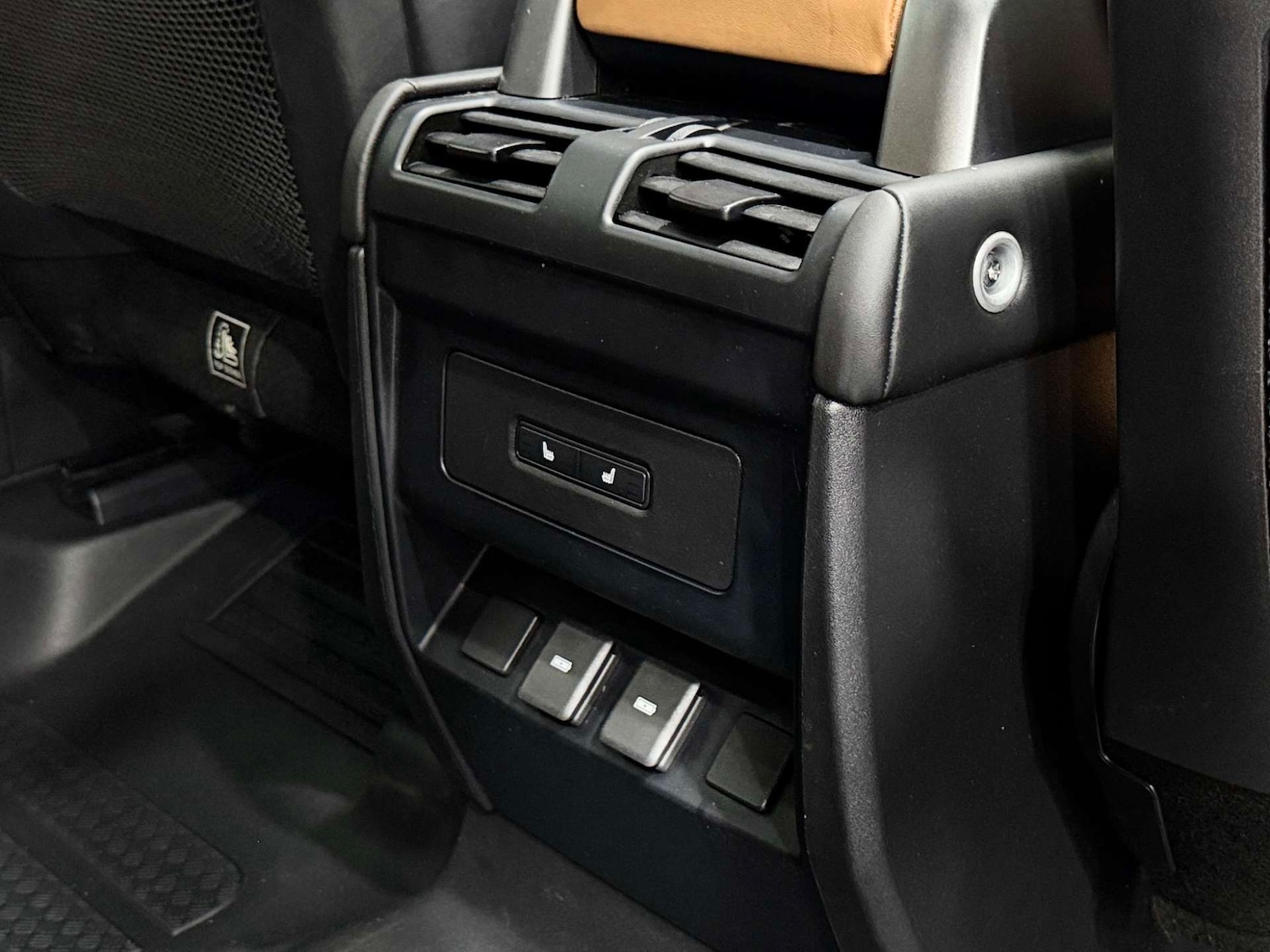 Used Land Rover Defender 2023 for sale - 77833920: Photo 18