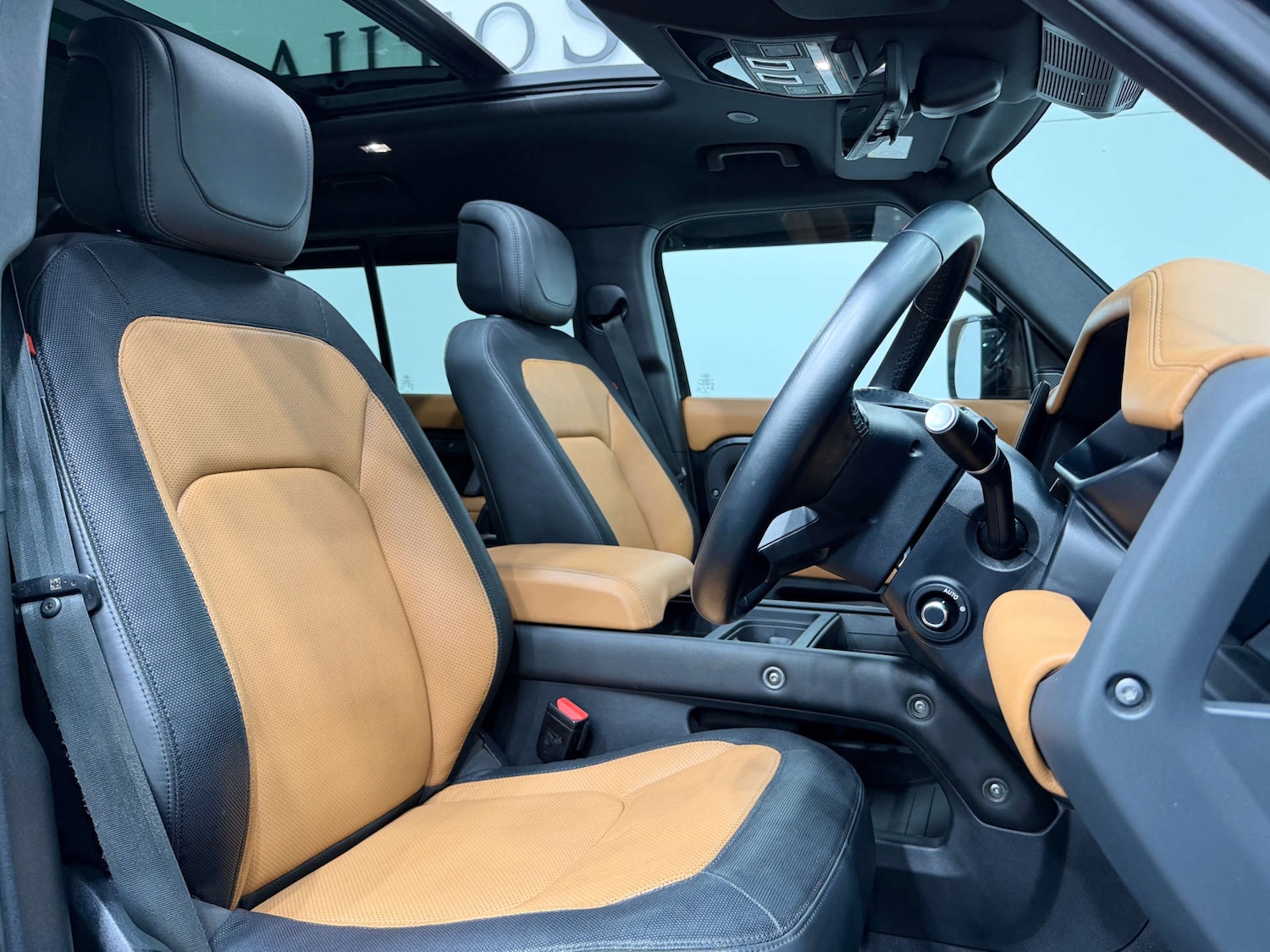 Used Land Rover Defender 2023 for sale - 77833920: Photo 2